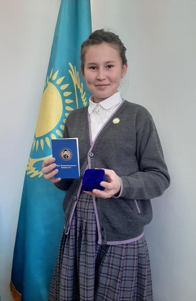 ІV Республикалық Ахмет Байтұрсынұлы атындағы оқушылар олимпиадасына  қатысып, жеңімпаз атанғаны үшін 8-сынып оқушысы Серікқызы Күнай ЖасАхметтанушы төсбелгімен марапатталды.Жетекшісі:Мусахметова Г.А.