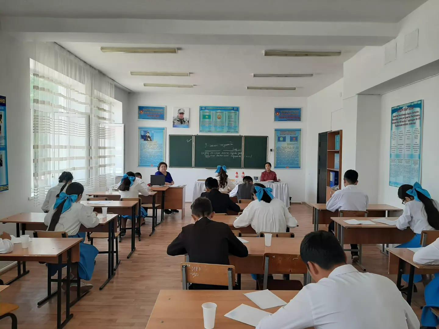 Алғашқы емтихан қазақ тіліден жазбаша емтихан өтті.