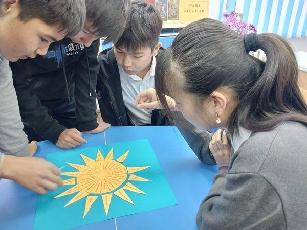 10 сынып арасында " Әдеби сәуле" ойыны өткізілді.Ойынның мақсаты: Автор мен оның шығармасын сәйкестендіру.