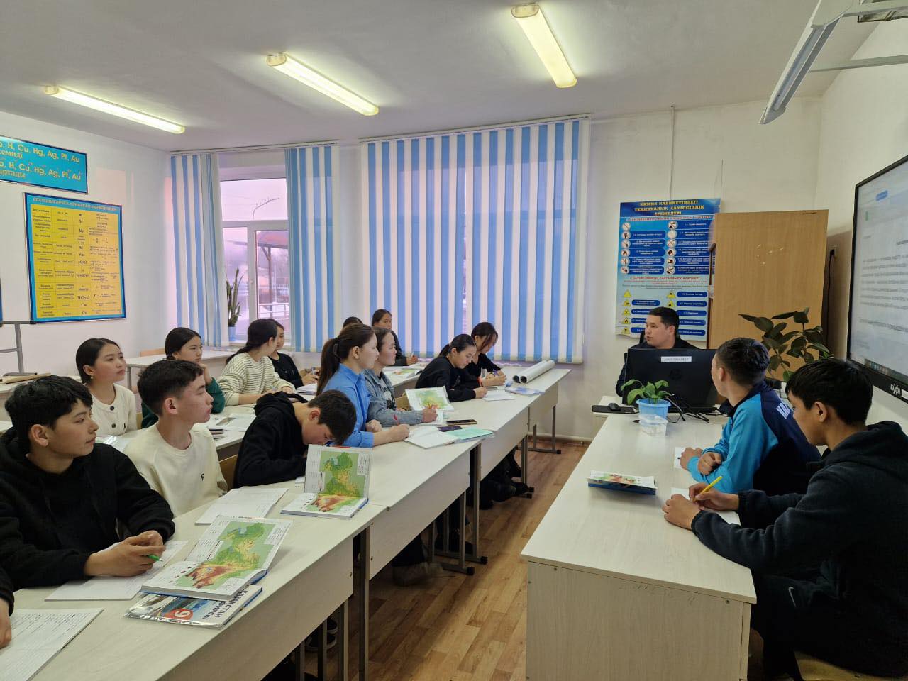 ББЖМ-2025 бағдарламасы аясында оқушылармен жан-жақты жұмыстар жүргізілуде. Жастардың болашағына бағытталған маңызды қадамдар жасалуда.